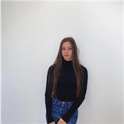 Etudiante en droit, je donne des cours en ligne pour les enfants en primaire et au collège.
